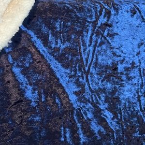 Blue throw blanket
